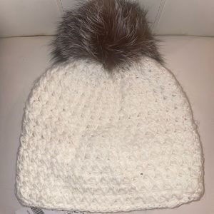 COPY - White knit hat with real fur pompon